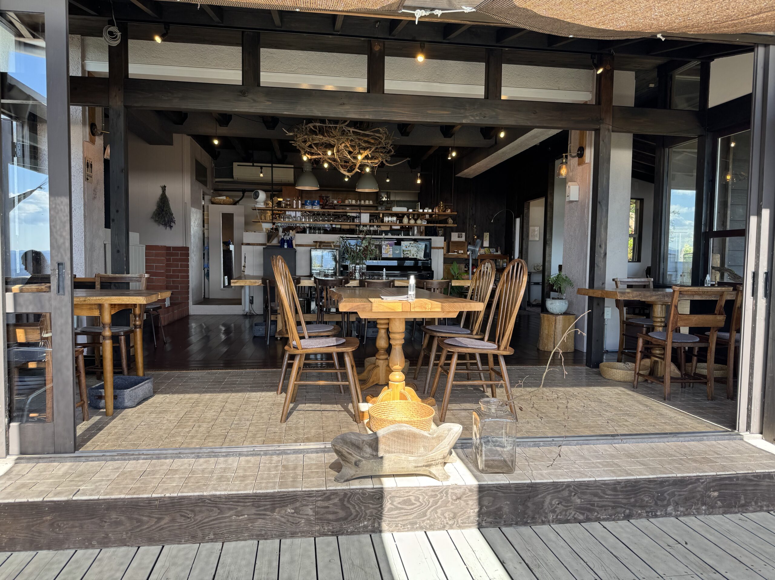 清涯荘のおしゃれで落ち着いた店内