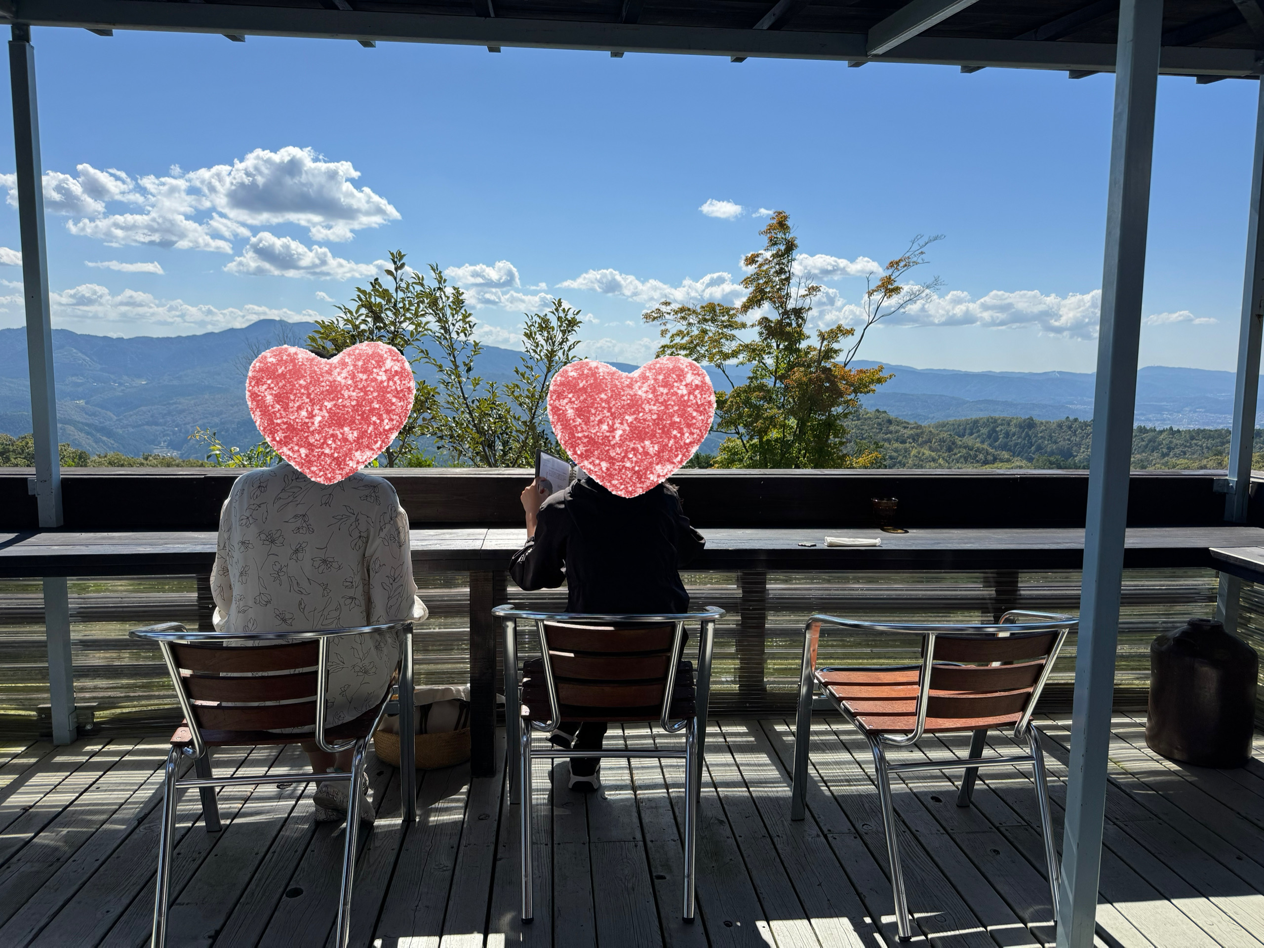 絶景を眺めながら食事を楽しめる清涯荘のテラス