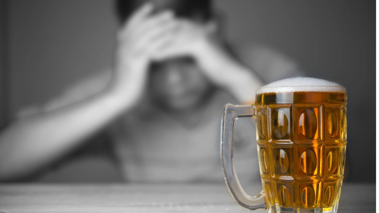 10日間の断酒に挑戦する女性とビールのイメージ